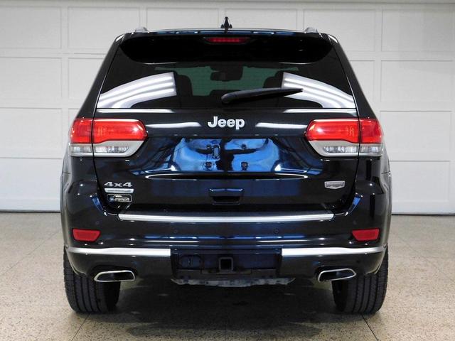 Photo of 2016 Brilliant Black Crystal Pearlcoat Jeep Grand Cherokee