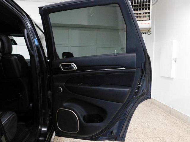 Photo of 2016 Brilliant Black Crystal Pearlcoat Jeep Grand Cherokee
