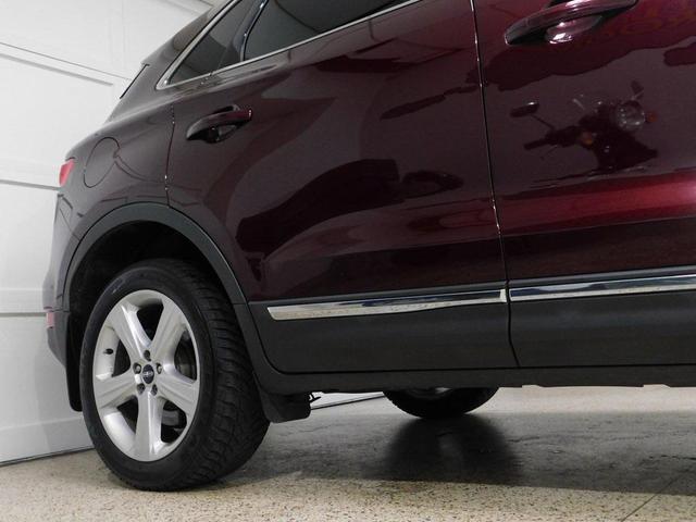 Photo of 2018 Burgundy Velvet Metallic Tinted Clearcoat Lincoln MKC