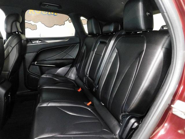 Photo of 2018 Burgundy Velvet Metallic Tinted Clearcoat Lincoln MKC