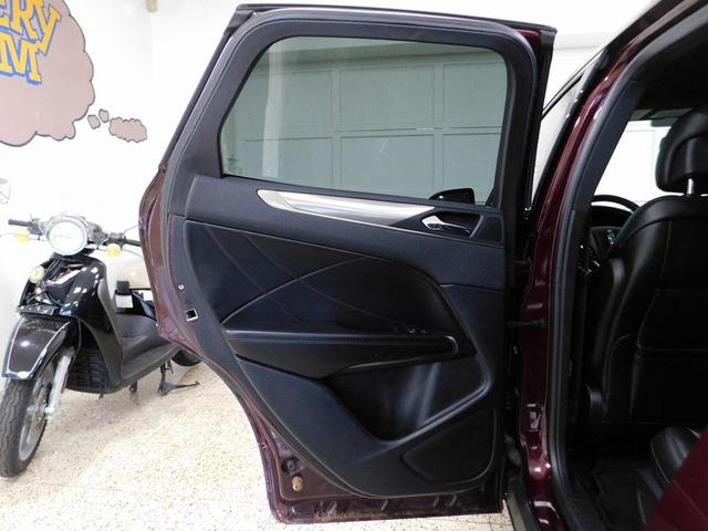 Photo of 2018 Burgundy Velvet Metallic Tinted Clearcoat Lincoln MKC