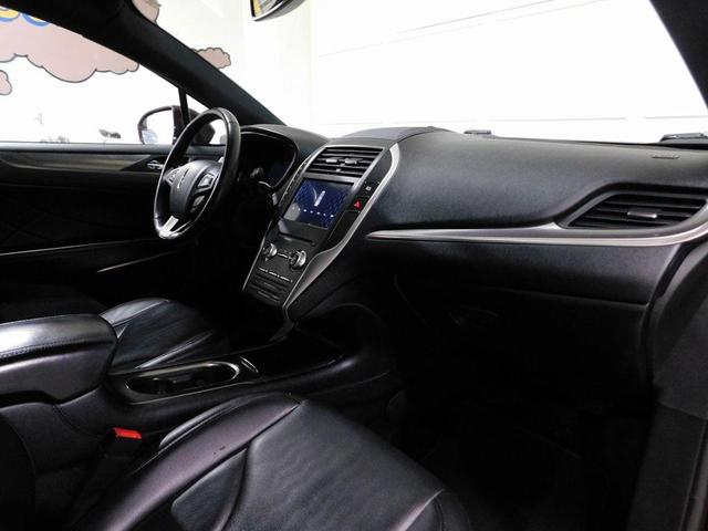 Photo of 2018 Burgundy Velvet Metallic Tinted Clearcoat Lincoln MKC