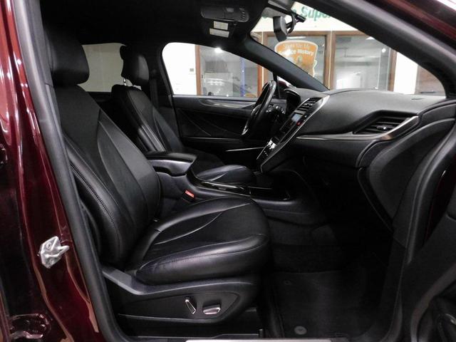 Photo of 2018 Burgundy Velvet Metallic Tinted Clearcoat Lincoln MKC
