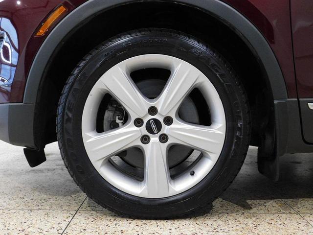 Photo of 2018 Burgundy Velvet Metallic Tinted Clearcoat Lincoln MKC