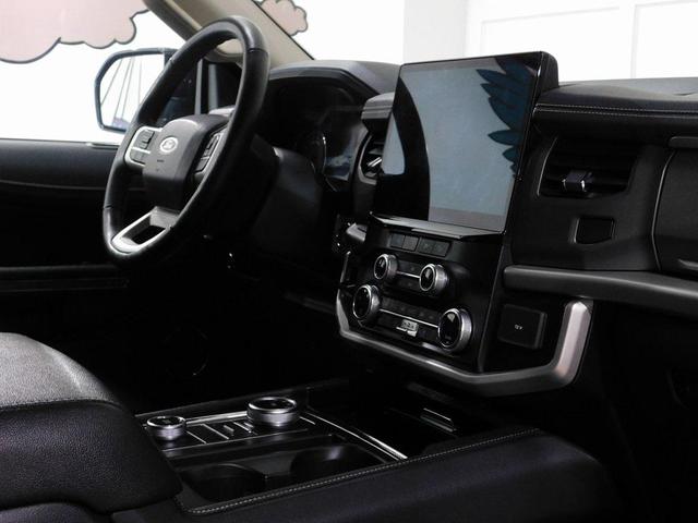 Photo of 2024 Agate Black Metallic Ford Expedition