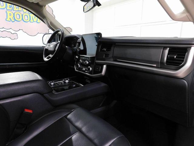 Photo of 2024 Agate Black Metallic Ford Expedition