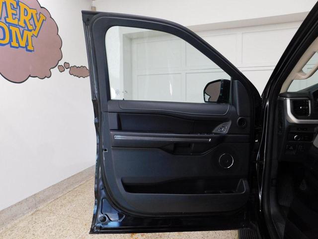 Photo of 2024 Agate Black Metallic Ford Expedition