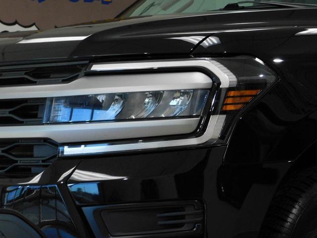 Photo of 2024 Agate Black Metallic Ford Expedition