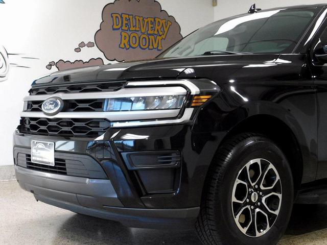 Photo of 2024 Agate Black Metallic Ford Expedition