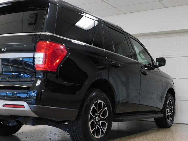 Photo of 2024 Agate Black Metallic Ford Expedition