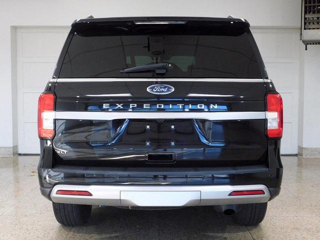 Photo of 2024 Agate Black Metallic Ford Expedition