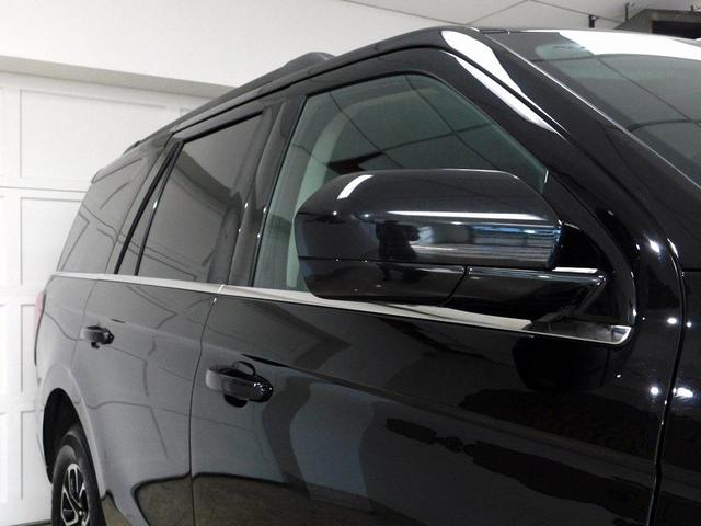 Photo of 2024 Agate Black Metallic Ford Expedition
