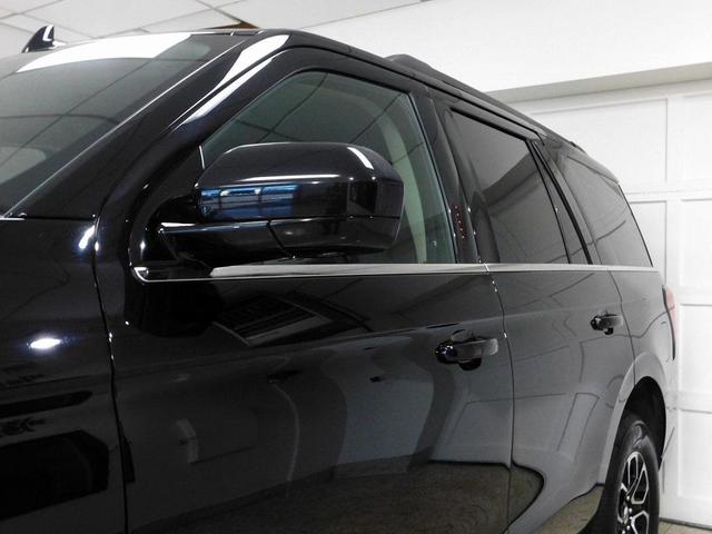 Photo of 2024 Agate Black Metallic Ford Expedition