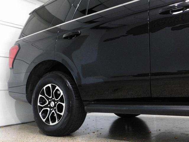 Photo of 2024 Agate Black Metallic Ford Expedition