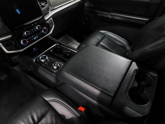 Photo of 2024 Agate Black Metallic Ford Expedition
