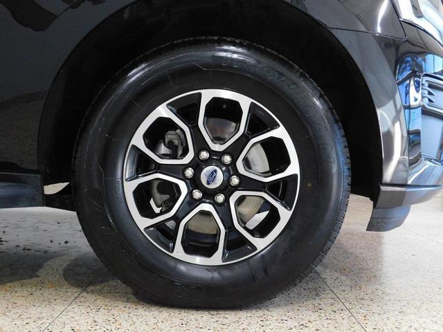 Photo of 2024 Agate Black Metallic Ford Expedition