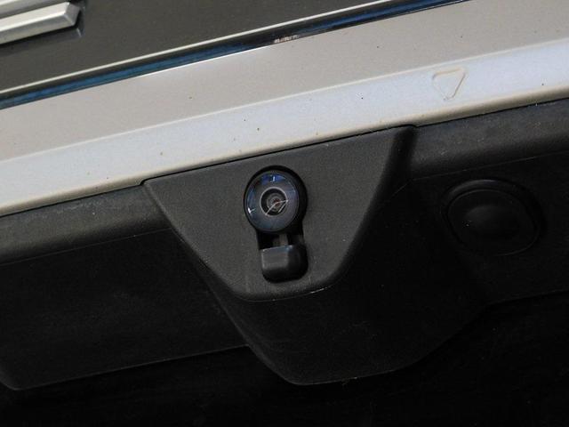 Photo of 2024 Agate Black Metallic Ford Expedition