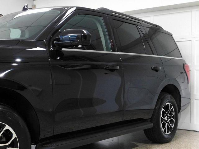 Photo of 2024 Agate Black Metallic Ford Expedition