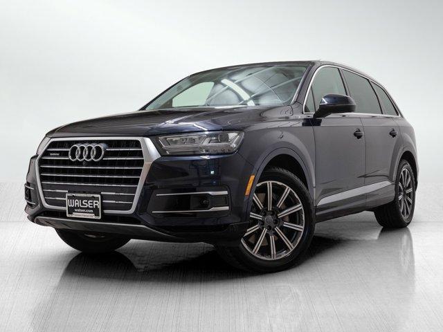 Photo of 2017 Ink Blue Metallic Audi Q7