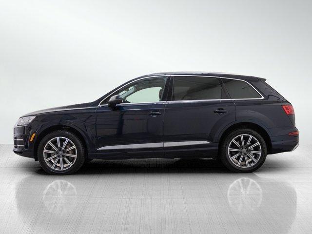 Photo of 2017 Ink Blue Metallic Audi Q7