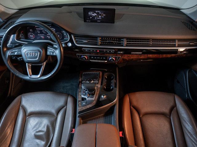 Photo of 2017 Ink Blue Metallic Audi Q7
