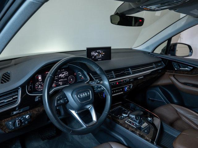 Photo of 2017 Ink Blue Metallic Audi Q7