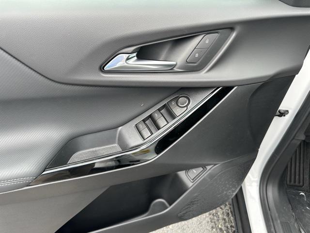 Photo of 2026 Summit White Chevrolet Equinox
