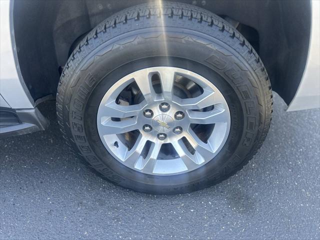 Photo of 2016 Silver Ice Metallic Chevrolet Suburban