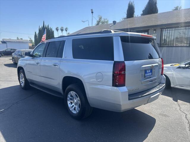 Photo of 2016 Silver Ice Metallic Chevrolet Suburban