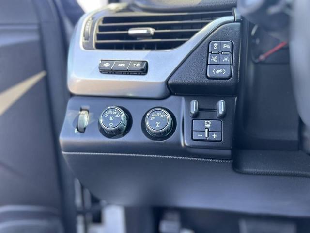 Photo of 2017 White Chevrolet Tahoe