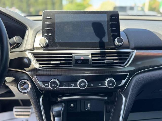 Photo of 2018 Platinum White Pearl Honda Accord