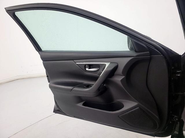 Photo of 2018 Black Nissan Altima