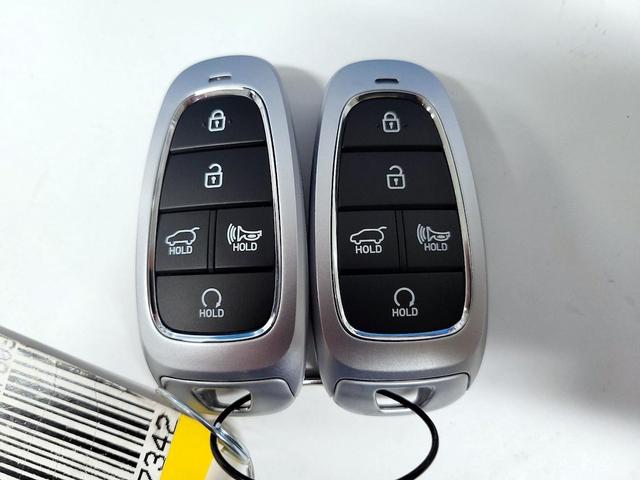 Photo of 2023 Black Hyundai TUCSON Hybrid