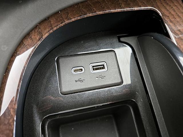 Photo of 2022 Green Cadillac Escalade