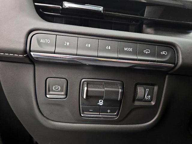 Photo of 2022 Green Cadillac Escalade