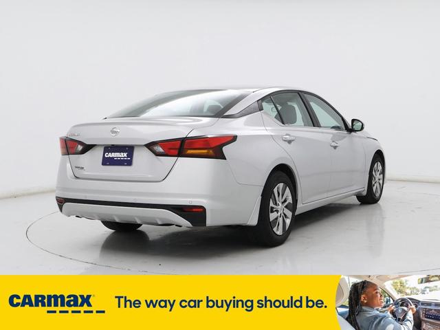 Photo of 2021 Silver Nissan Altima