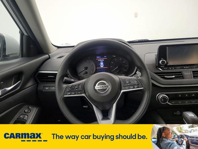 Photo of 2021 Silver Nissan Altima