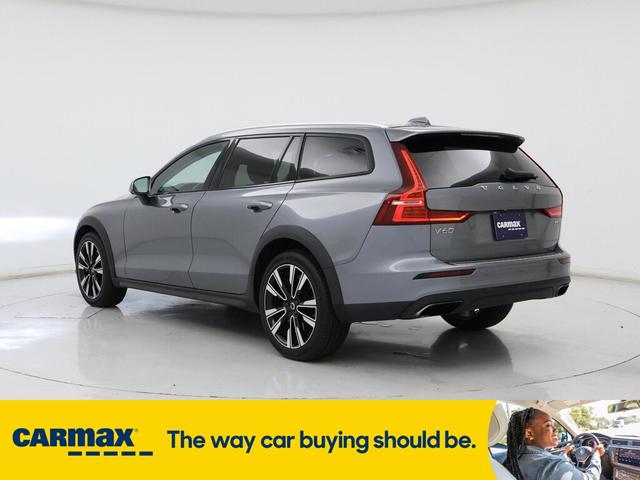Photo of 2021 Gray Volvo V60 Cross Country