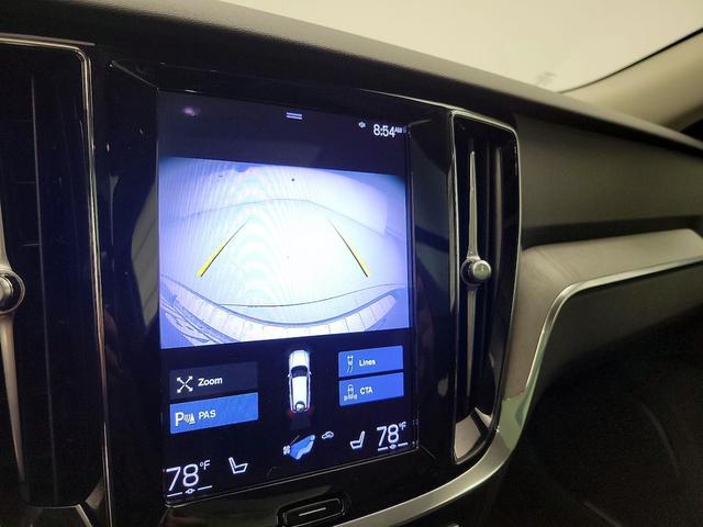 Photo of 2021 Gray Volvo V60 Cross Country