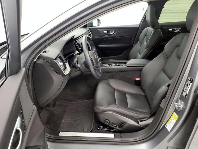Photo of 2021 Gray Volvo V60 Cross Country