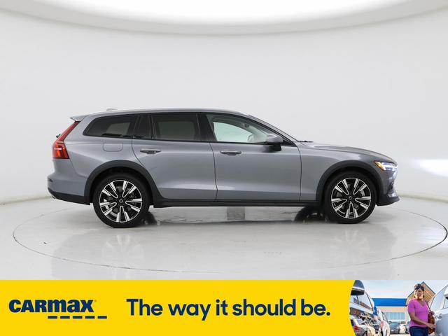 Photo of 2021 Gray Volvo V60 Cross Country