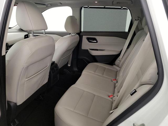 Photo of 2022 White Nissan Rogue