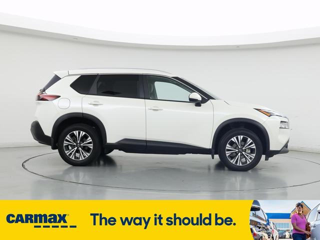 Photo of 2022 White Nissan Rogue