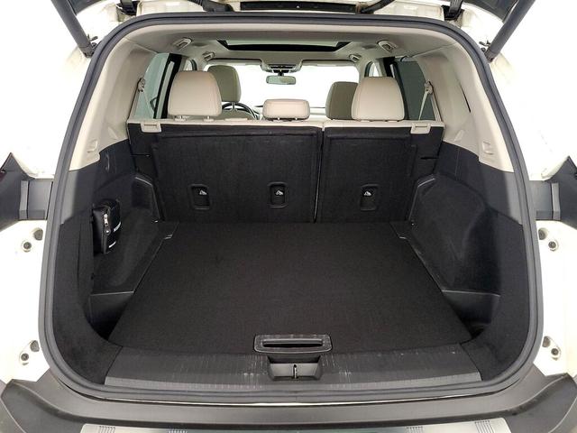 Photo of 2022 White Nissan Rogue