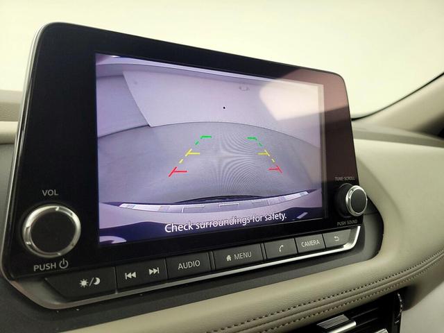 Photo of 2022 White Nissan Rogue
