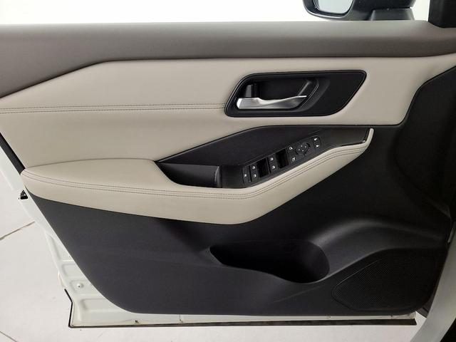 Photo of 2022 White Nissan Rogue