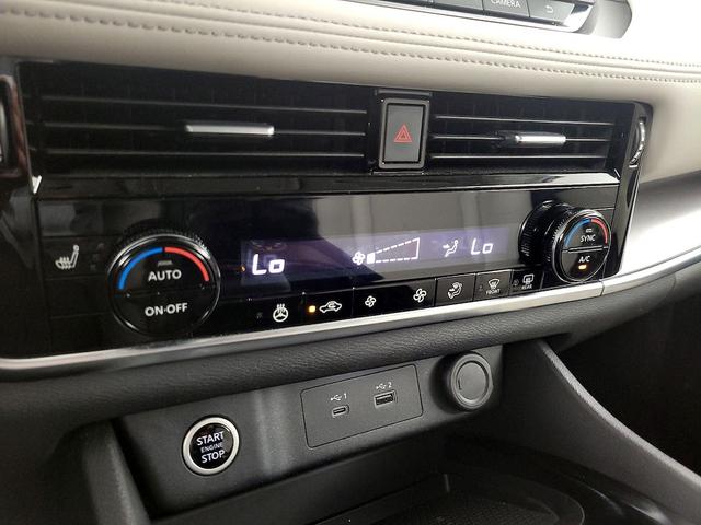 Photo of 2022 White Nissan Rogue