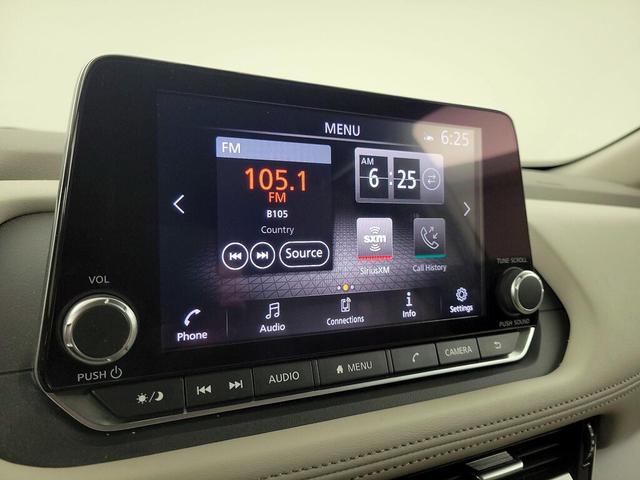 Photo of 2022 White Nissan Rogue