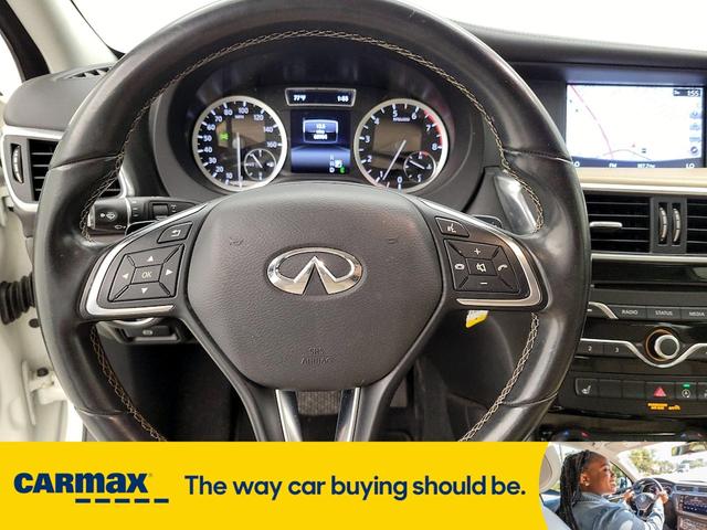 Photo of 2017 White INFINITI QX30