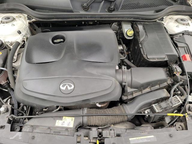 Photo of 2017 White INFINITI QX30